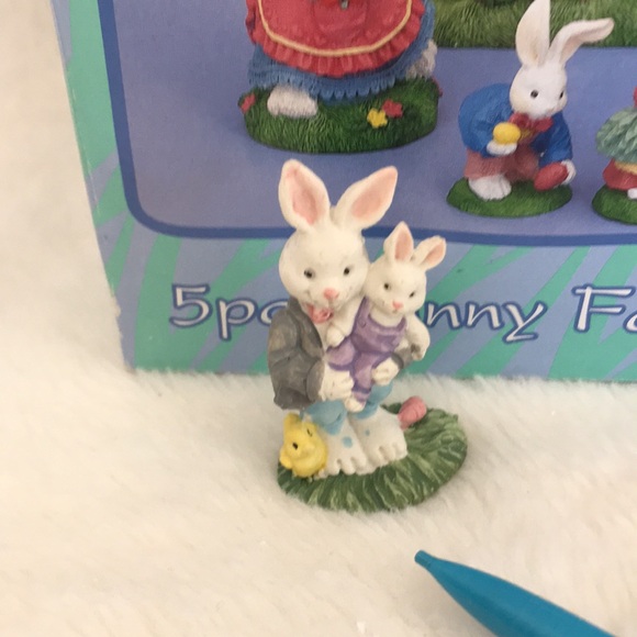 Easter Jubilee Boxed Set Bunny Rabbit Family Ceramic Figurines Easter Village - Picture 13 of 13